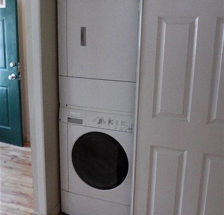 Washer & Dreyer included