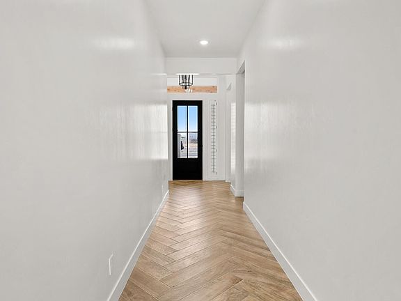 3rd image of 842 Harpendem Dr