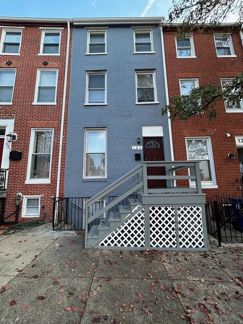Baltimore - 3 Bedrooms and 1 bath Available! — Photo 1