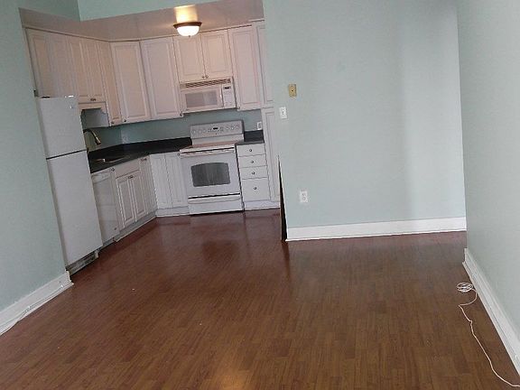 4th image of 1 E Chase St Unit 404