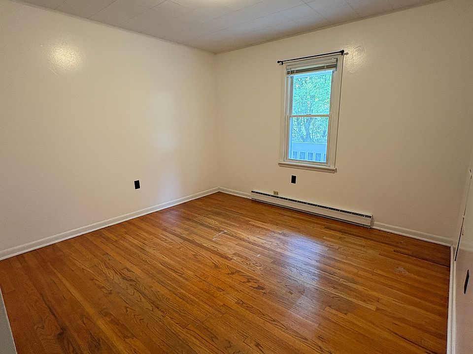 1st image of 1641 Essex Rd #105