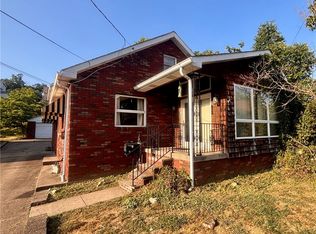 1602 Ross Hill Rd, Beaver Falls, PA 15010