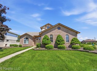 24883 Curtis Dr, Brownstown, MI 48134