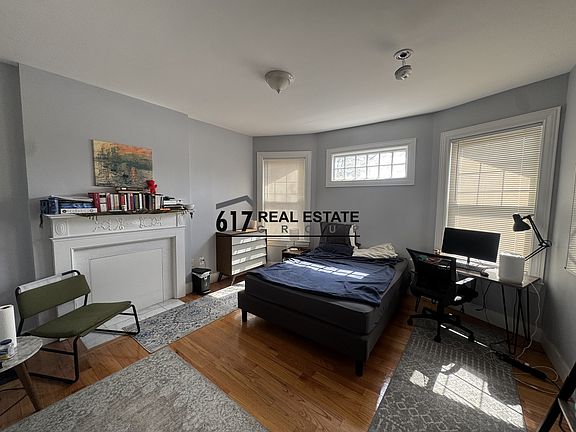 3rd image of 119 Franklin St #2