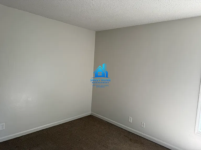 Ridge Pointe Apartments — Photo 9