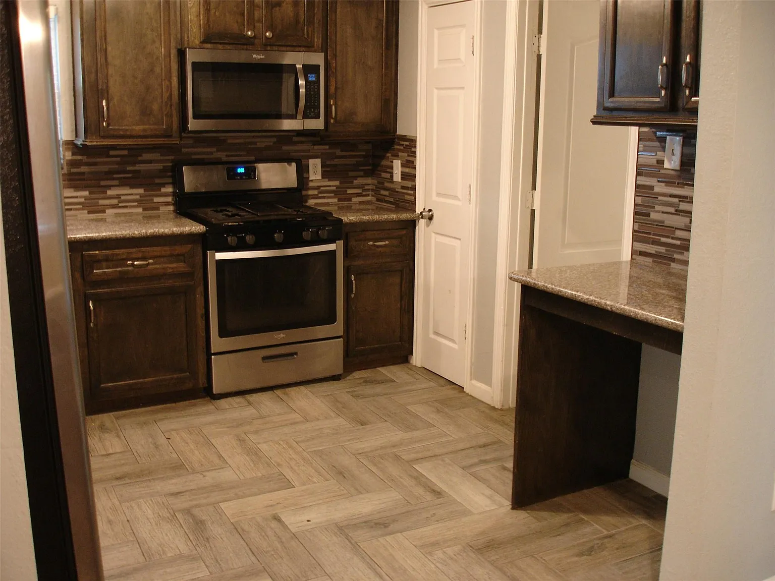 3 bed, 1.0 bath, 1180 sqft, $1,650 — Photo 4