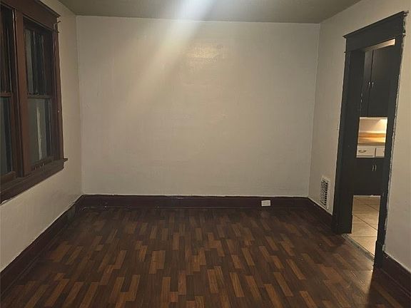 4th image of 113 Carl St