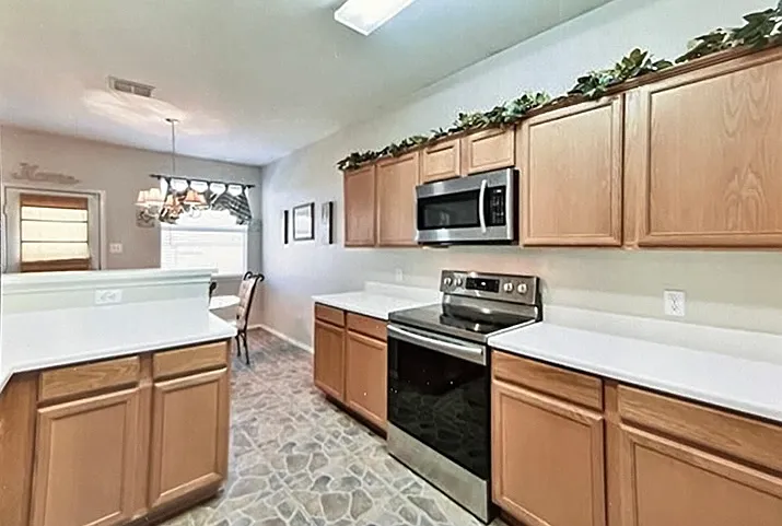3 bed, 1817 sqft, $2,200 — Photo 4