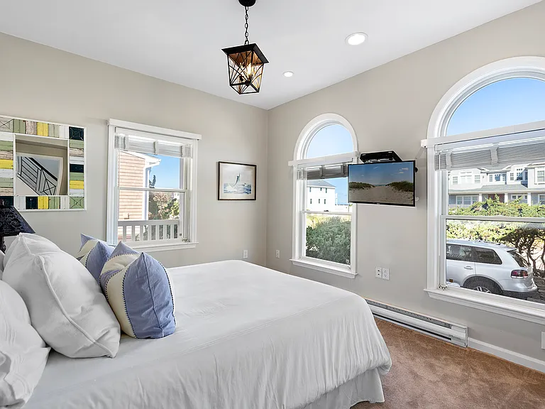 695 Dune Rd — Photo 16