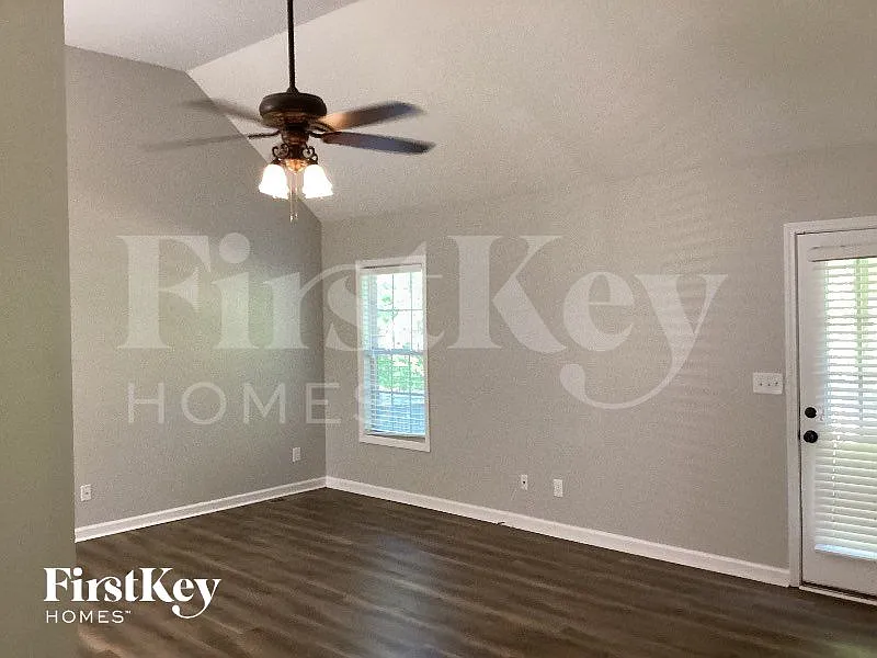 Building Photo - 685 Fox Trail Ct