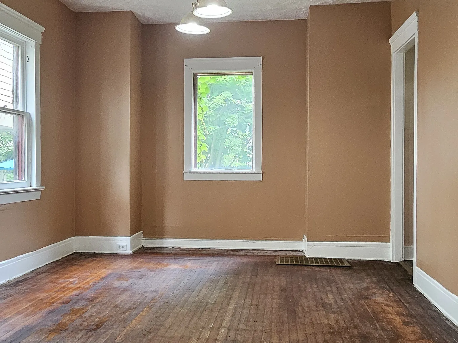 3 bed, 1381 sqft, $1,300 — Photo 2
