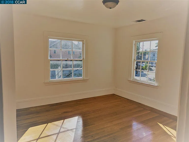2810 Martin Luther King Jr Way — Photo 7