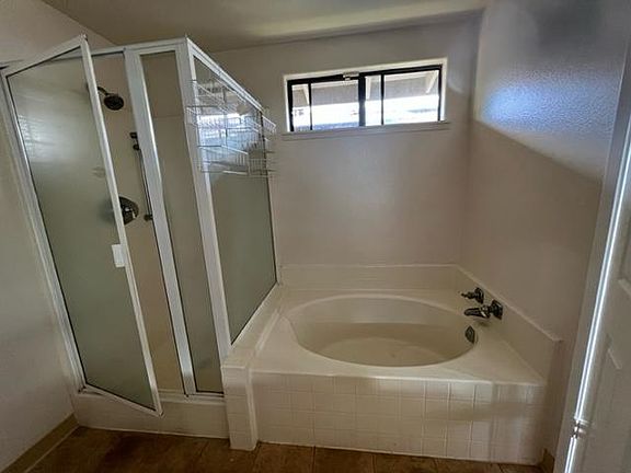 Master shower/tub