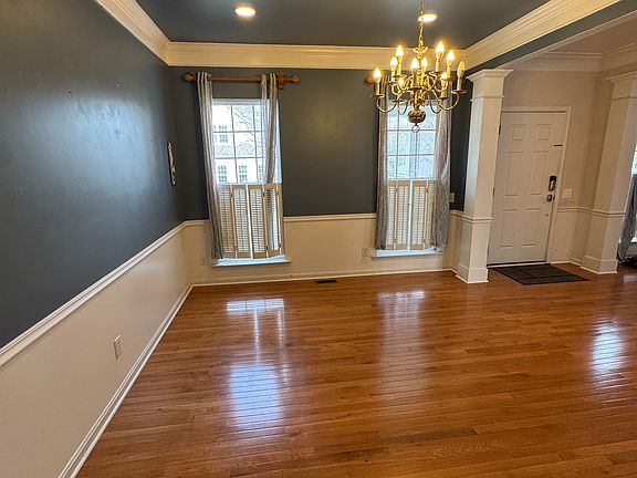 Walk in to dining from kitchen