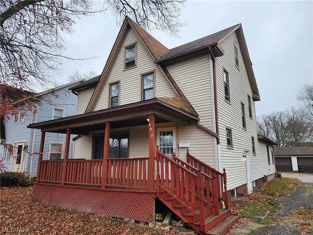 697 Trumbull Ave SE photo 1