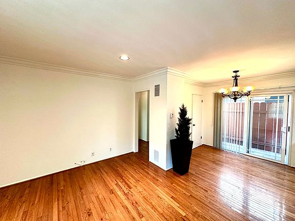 5th image of 8130 Norton Ave #3