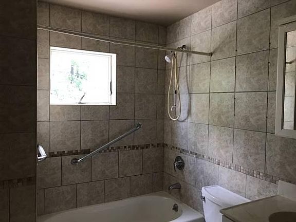 3rd image of 559 Tompkins Ave