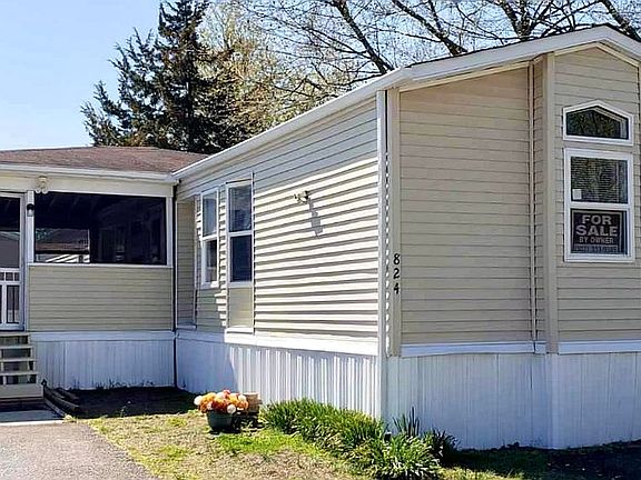 2nd image of 824 Linden Cir