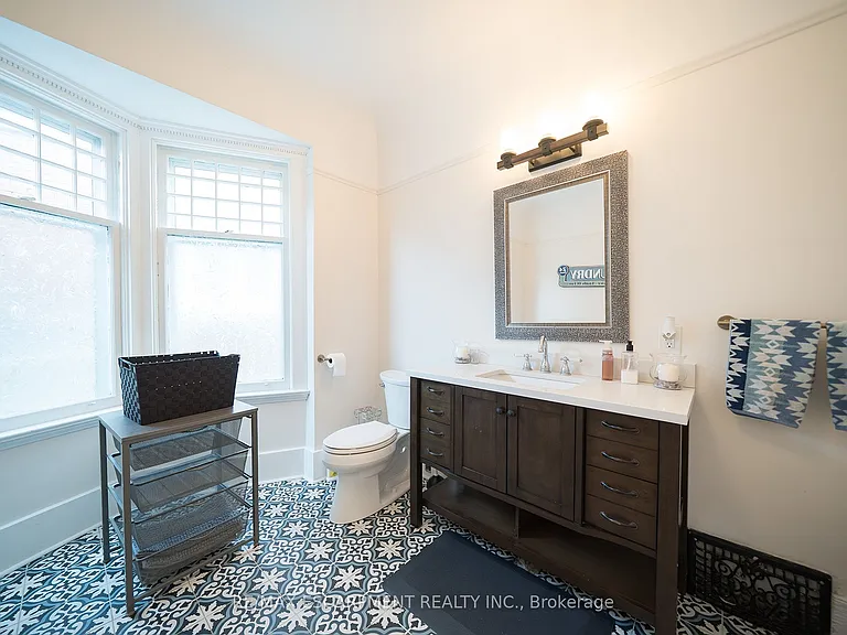 8 William St — Photo 15