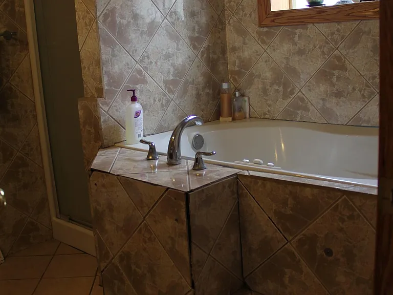 2440 N Oakland Ave — Photo 7