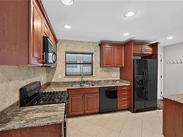 5566 Jacquelyn Ct — Photo 13