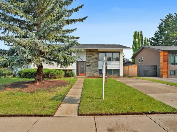 9743 S Academy Dr SE, Calgary, AB T2J 1A9