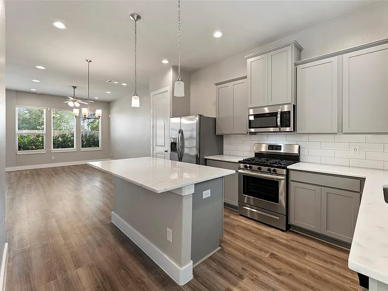 7703 Rainbow Close Ln — Photo 10