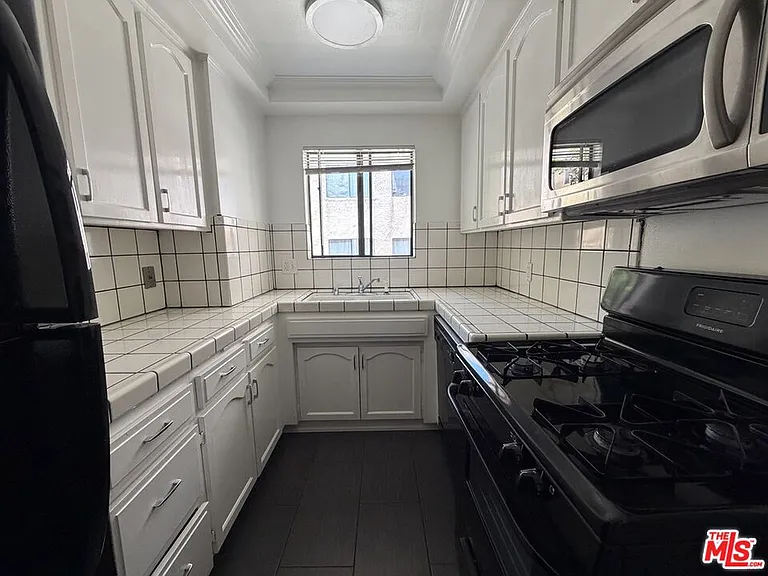 1337 N Sierra Bonita Ave #204 — Photo 9