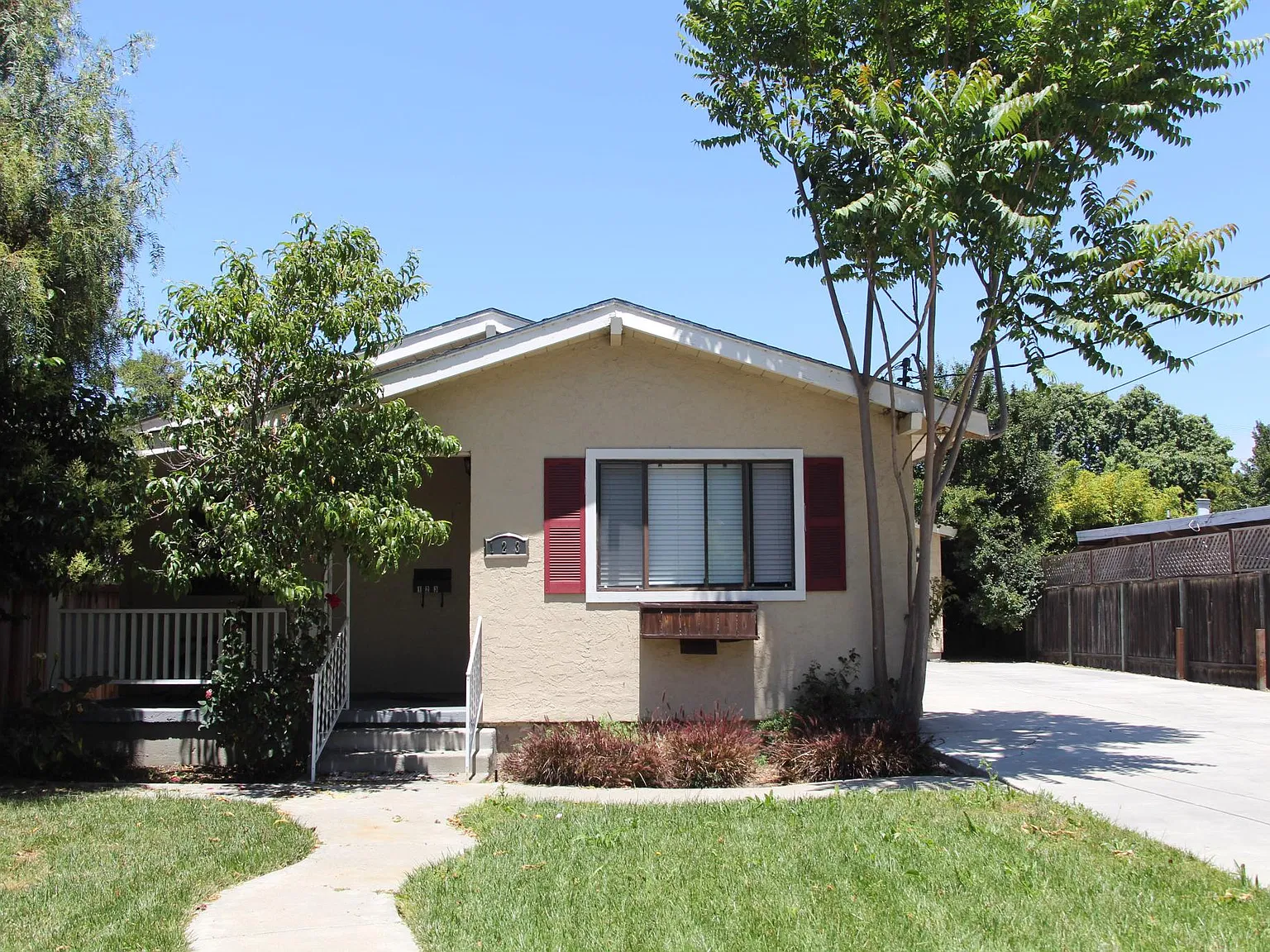 3 bed, 1382 sqft, $5,000 — Photo 2