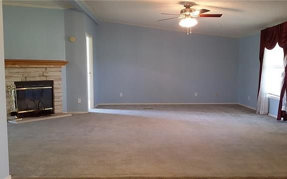 5th image of 2687 Fall Brook Dr