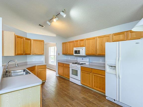 4th image of 13335 Meadowlark Ln