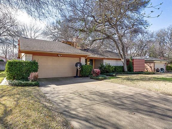 2nd image of 2704 Sibley Dr