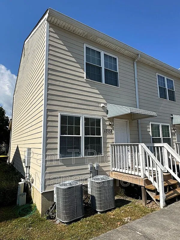 2 bed, 2.5 bath, 1056 sqft, $1,750 — Photo 4