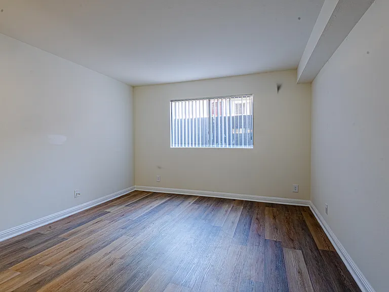 CYPRESS CONDOMINIUMS — Photo 20