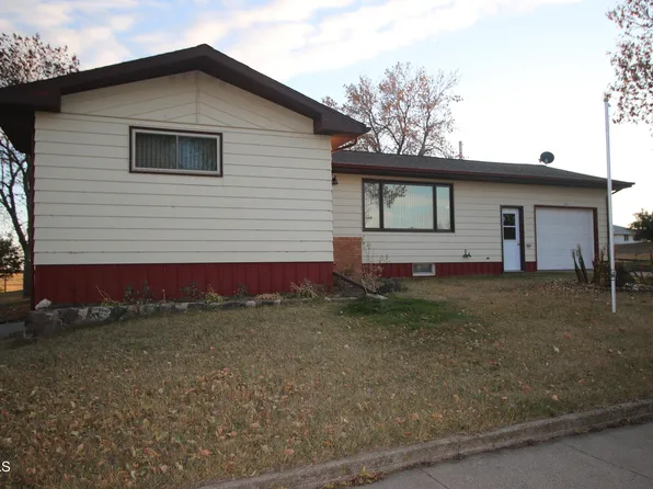 504 5th Ave S, Wishek, ND 58495