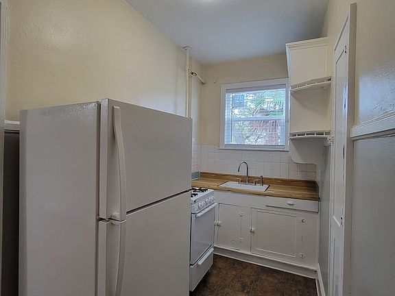 5th image of 205 16th Ave NE APT 10