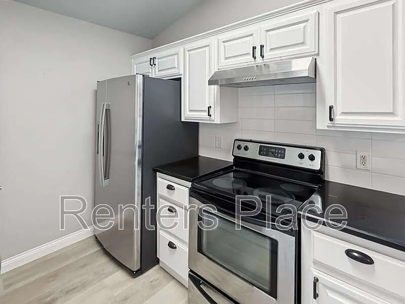 3 bed, 2.0 bath, 1273 sqft, $1,595 — Photo 3