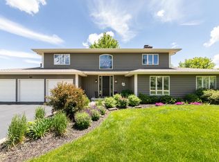 19 Country Ln, Deer Park, IL