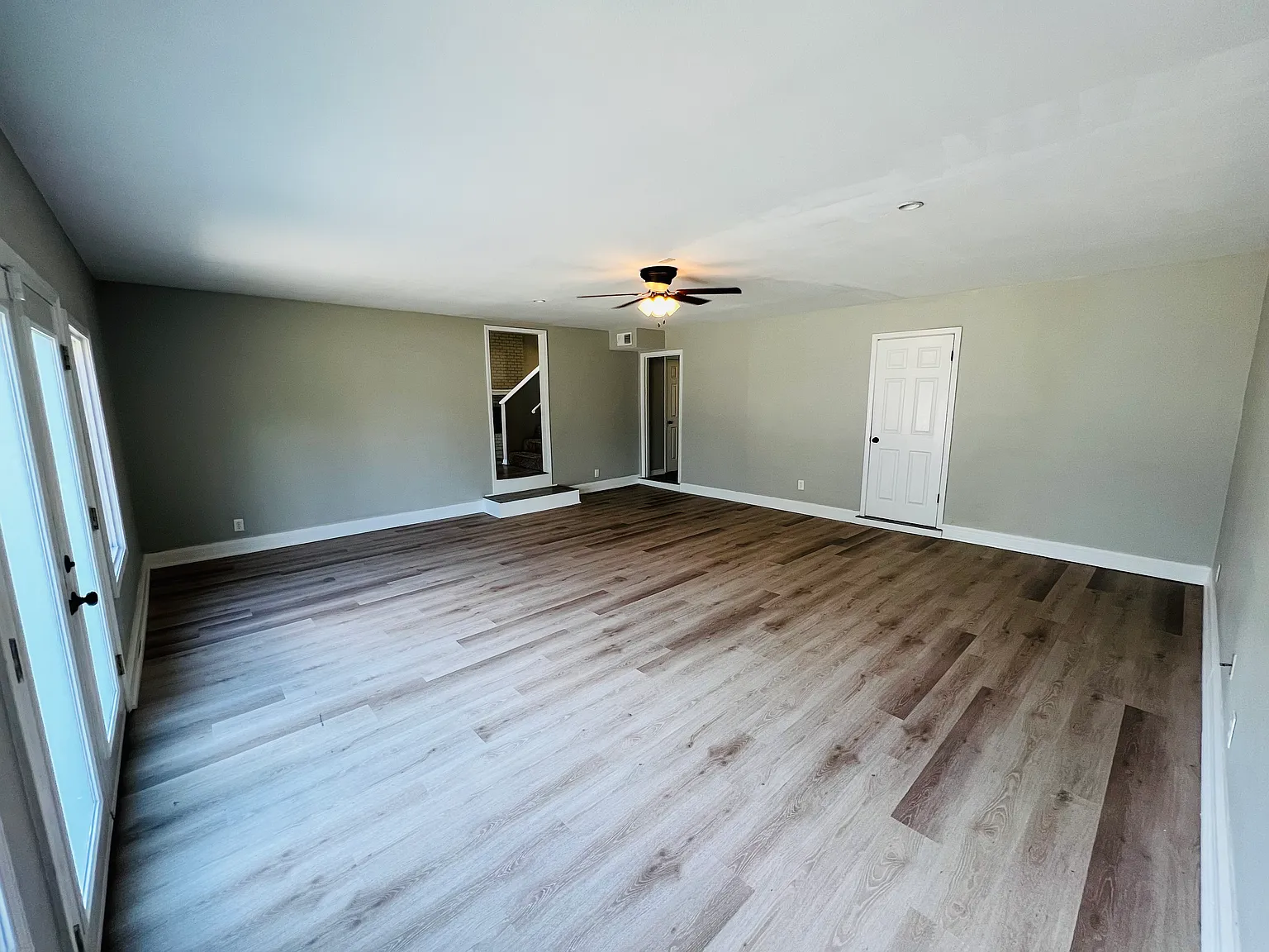 4 bed, 2362 sqft, $2,200 — Photo 2