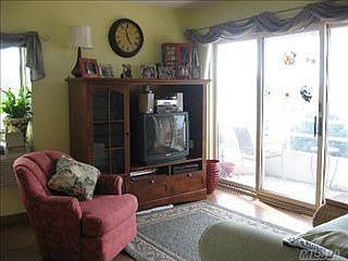 2nd image of 205 Mineola Blvd