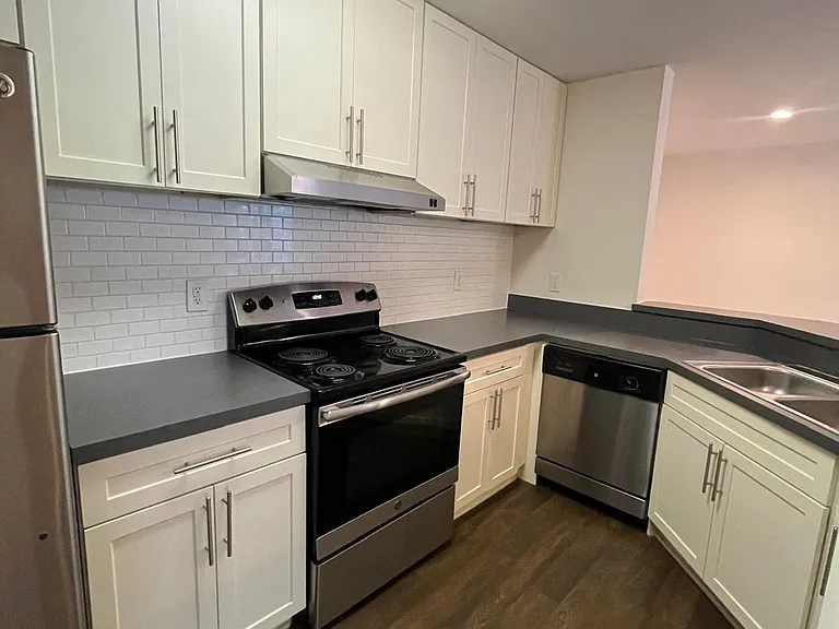 Wesley St. Claire Apartments at Lawrenceville — Photo 154