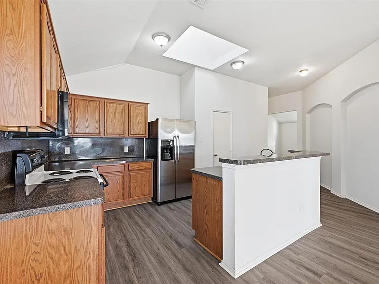 518 Niagara Falls Dr — Photo 1