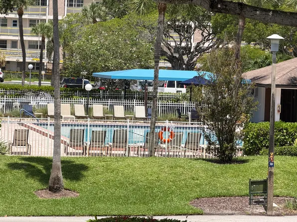 2650 S Course Dr, Pompano Beach, FL