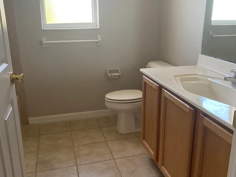 4492 Adelaide Ave — Photo 17