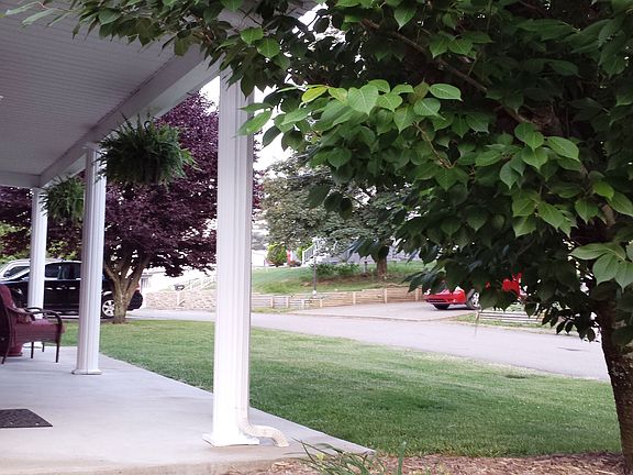 3rd image of 111 Hilltop Dr