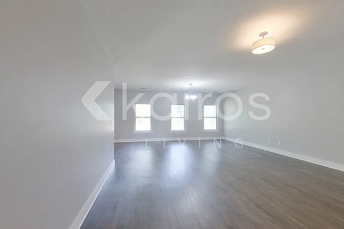 3 bed, 2.0 bath, 1801 sqft, $1,545 — Photo 3