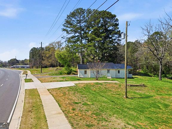 4th image of 3823 Cumming Hwy