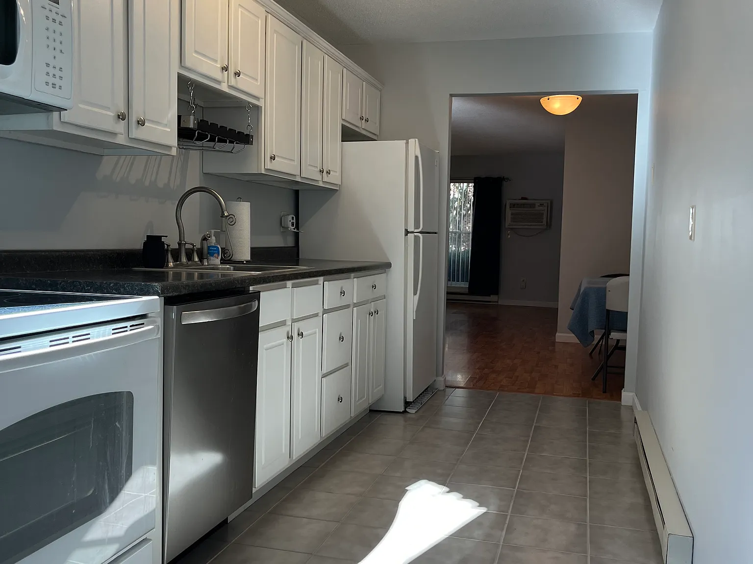 1 bed, 772 sqft, $1,500 — Photo 2