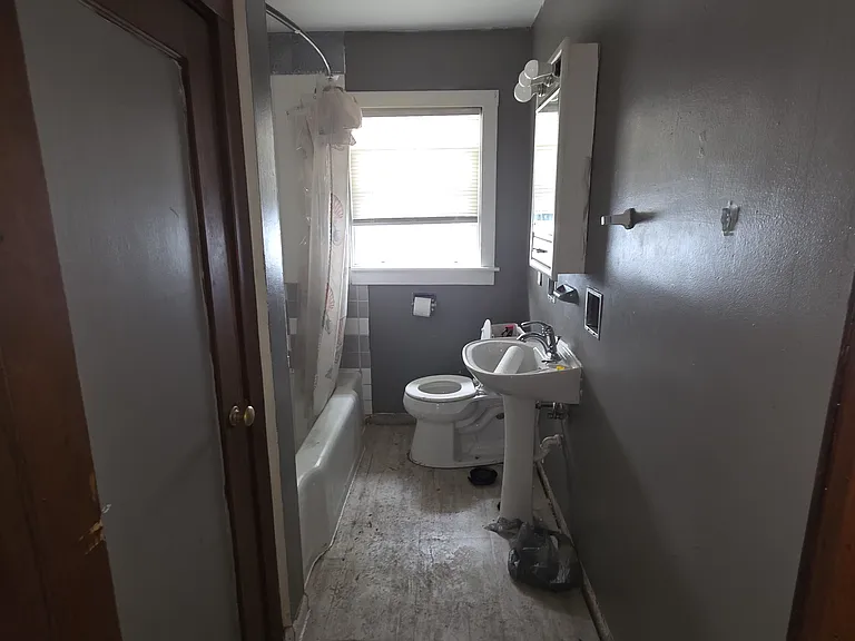 1818 E Clay St — Photo 20