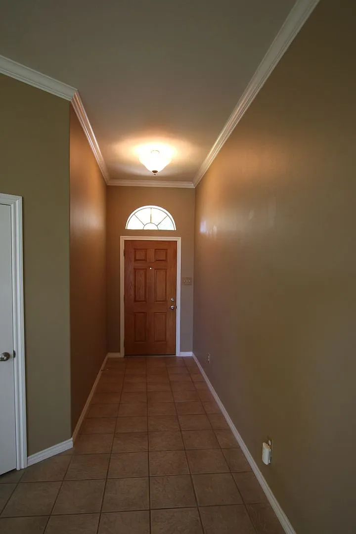 Building Photo - 5716 Thomas Nelson Dr